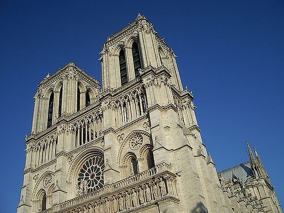 5) One of the ubiquitous images of the city, le Cathédrale Notre-Dame. It always seems to be surrounded by crowds of tourists, but it is a must see!